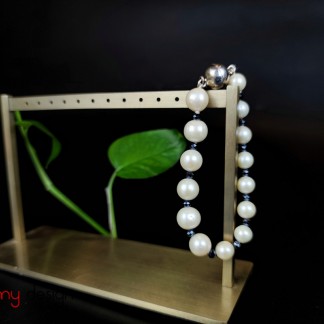 Pearl Bracelet with Small Black Crystal